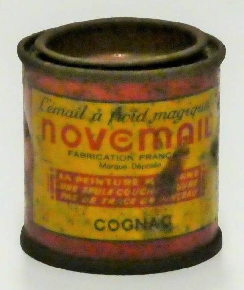 Pot de peinture "Novemail"