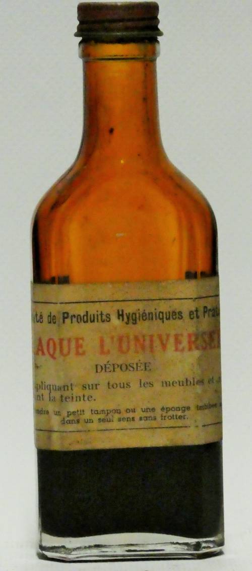 Bouteille de laque "L'Universelle"
