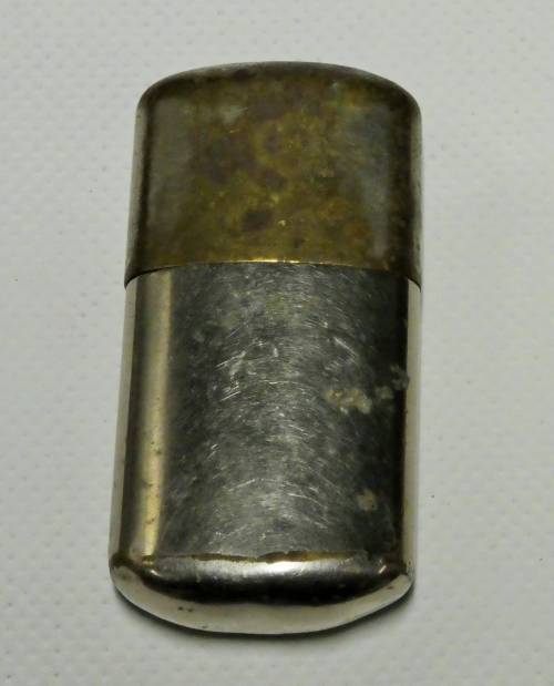 Briquet en métal