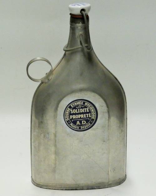 Gourde en métal blanc