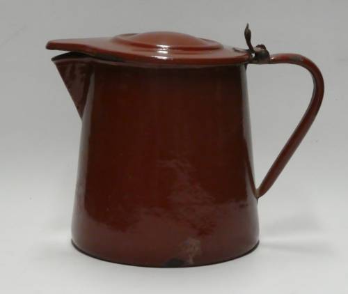 Pot verseur émaillé bordeaux