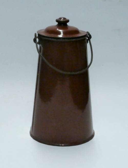 Pot à lait émaillé bordeaux